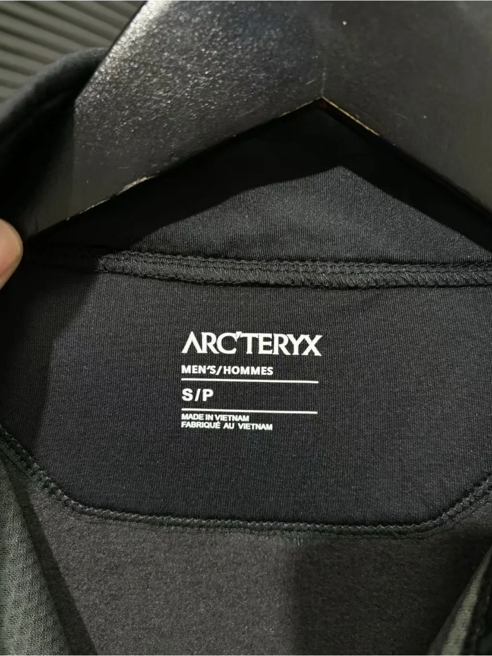 Arc’teryxx Men's Dark Gray Full-Zip Lightweight Jacket